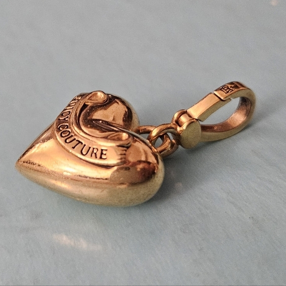 Juicy Couture Large Big Gold 3D Solid Puffy Banner Heart Charm Love 4 Bracelet - Picture 6 of 9